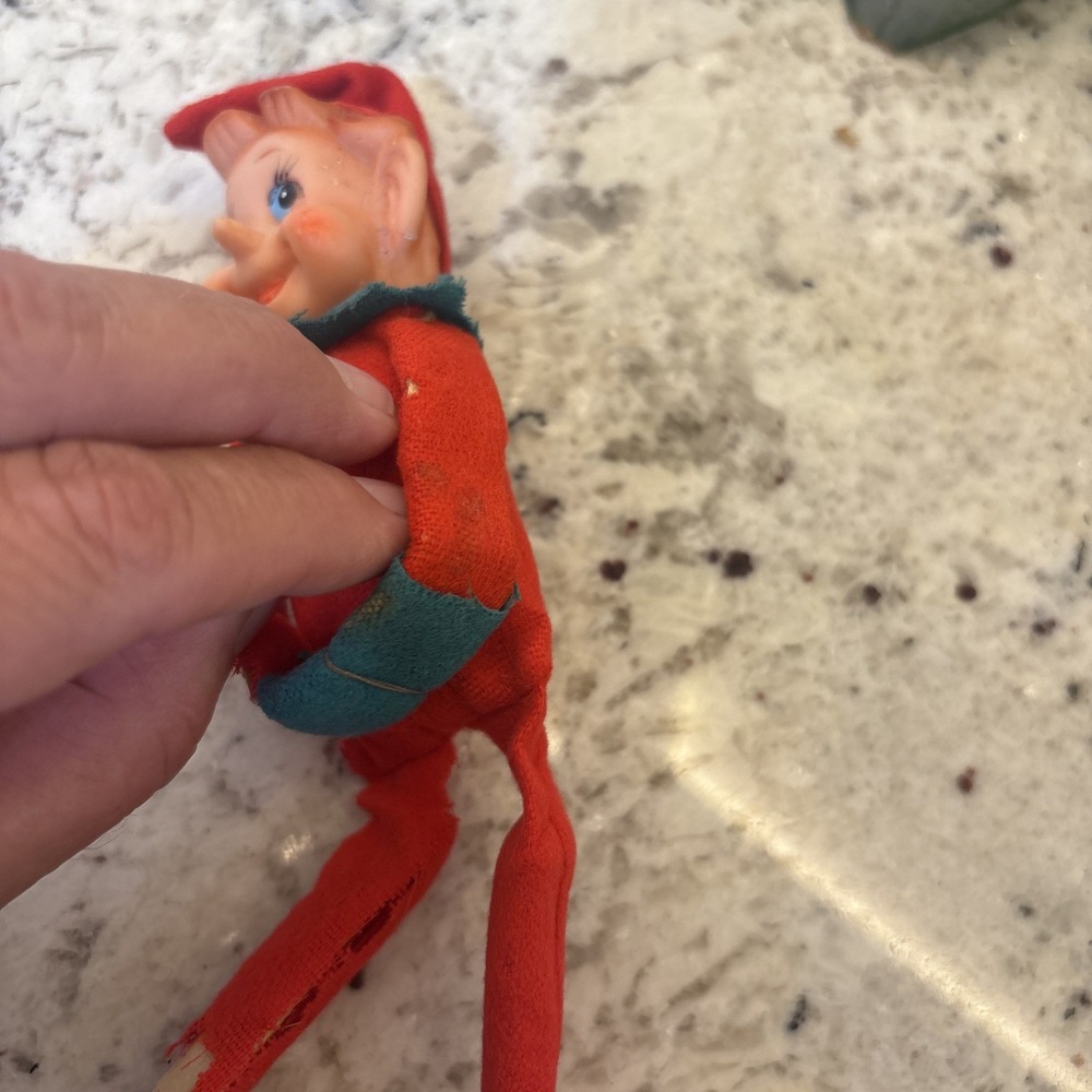 Vintage 2 Knee Huggers Elf Pixie Shelf Sitter Green Red Christmas Japan Damage - Picture 9 of 16